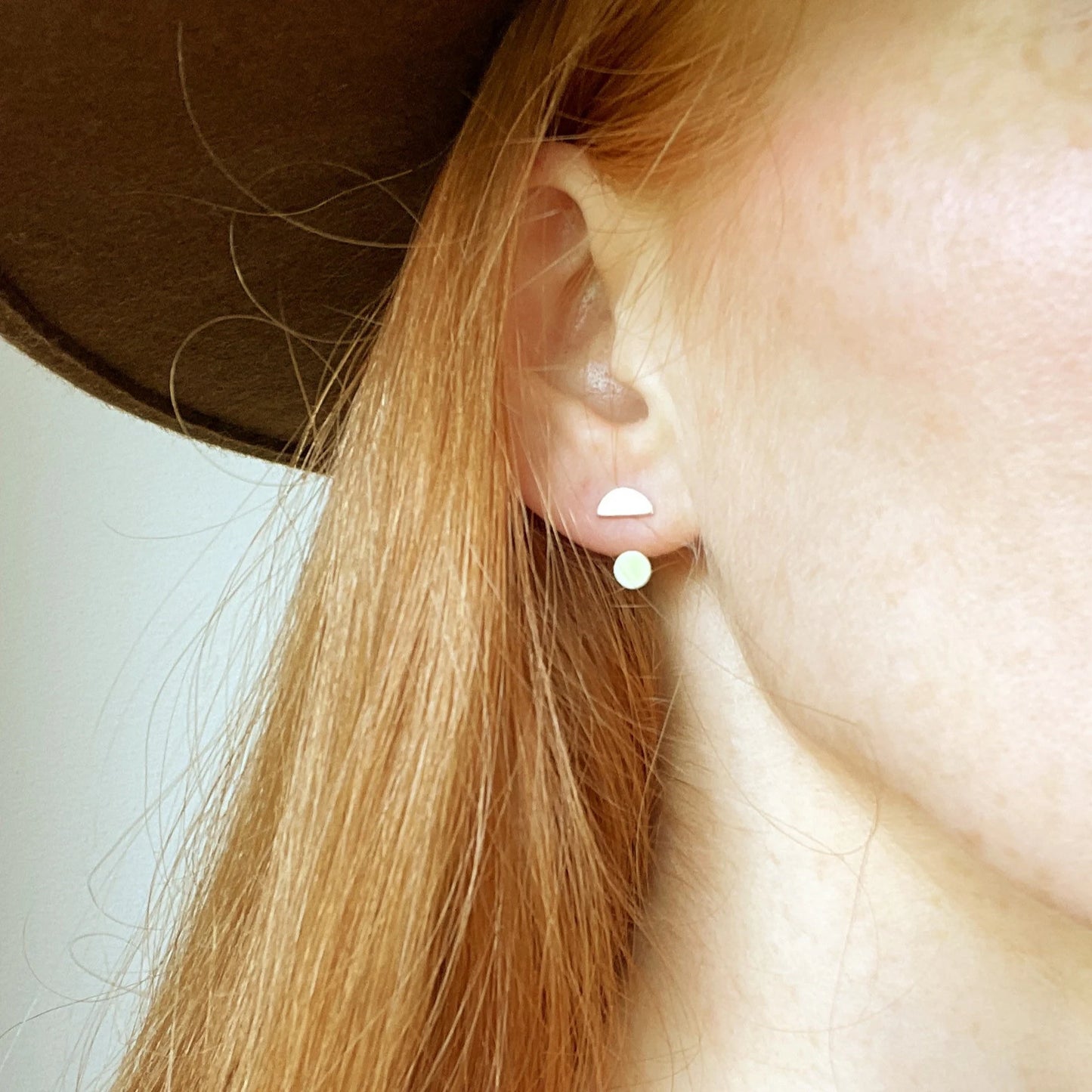 Ida Floating Dot 1/2 MOON EAR Jacket/Moon Ear Jacket/Earring Jacket/Minimalist Earrings/Geometric Jewelry/Stud Earrings/Half Moon Earrings