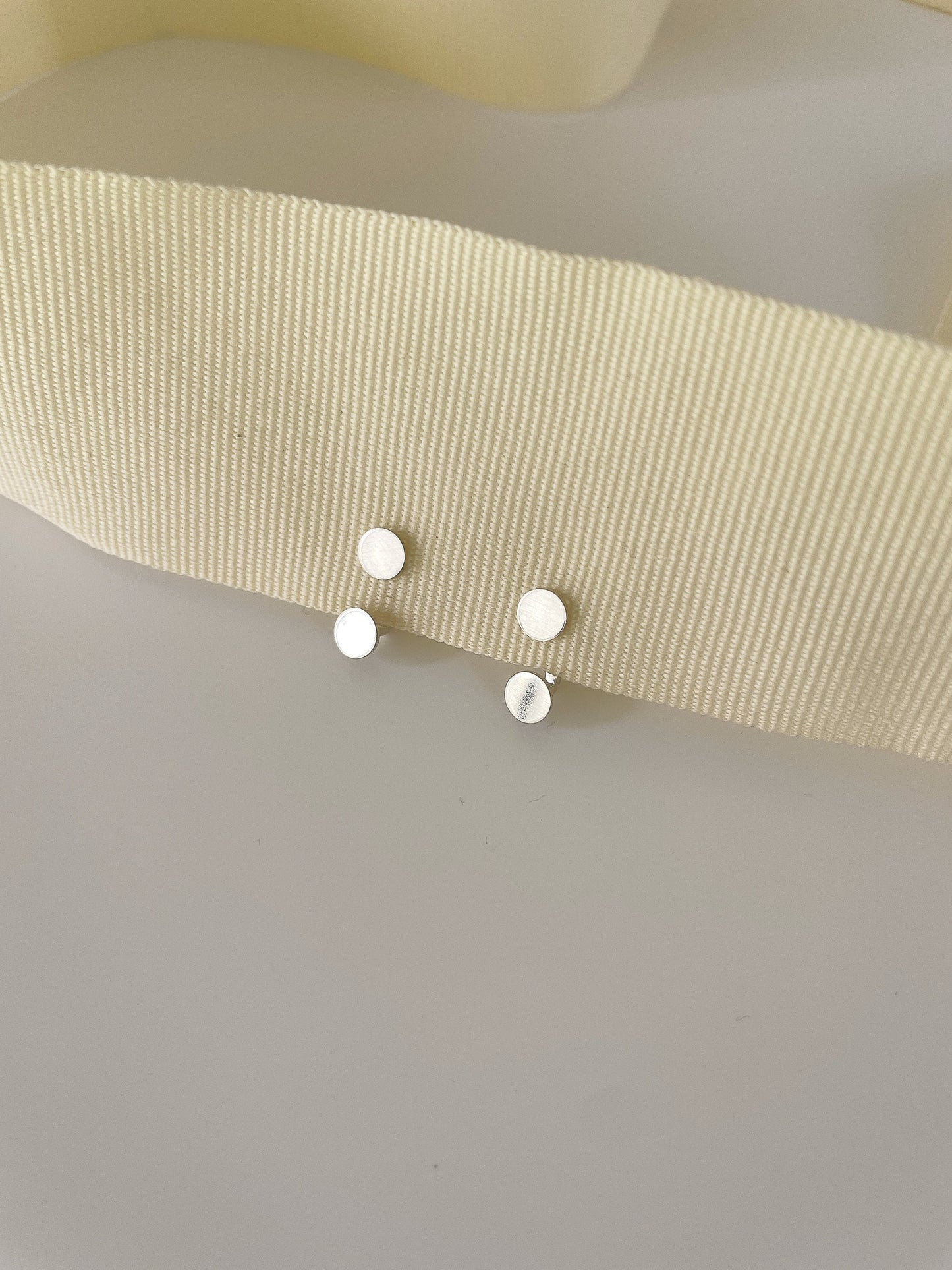 Ida Floating Dot 1/2 MOON EAR Jacket/Moon Ear Jacket/Earring Jacket/Minimalist Earrings/Geometric Jewelry/Stud Earrings/Half Moon Earrings